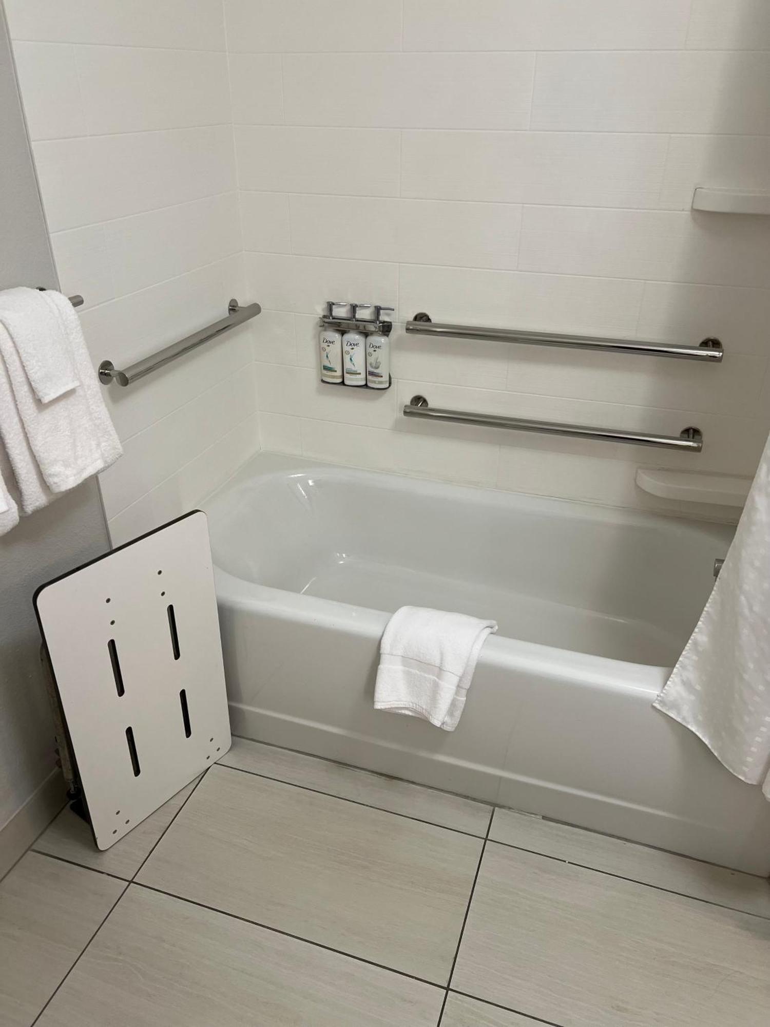 Holiday Inn Express & Suites Mobile - University Area By Ihg Kültér fotó